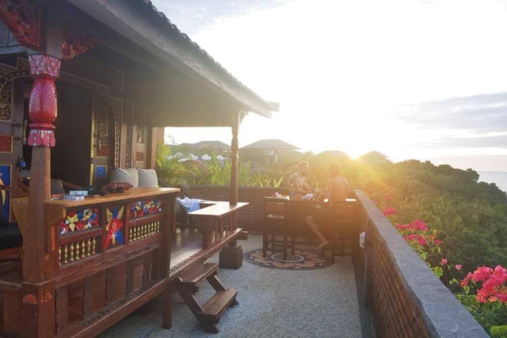 The Hidden Escapes Bingin- Sunset Rooftop Wood House With Ocean View & Private Kitchen ウルワツ エクステリア 写真