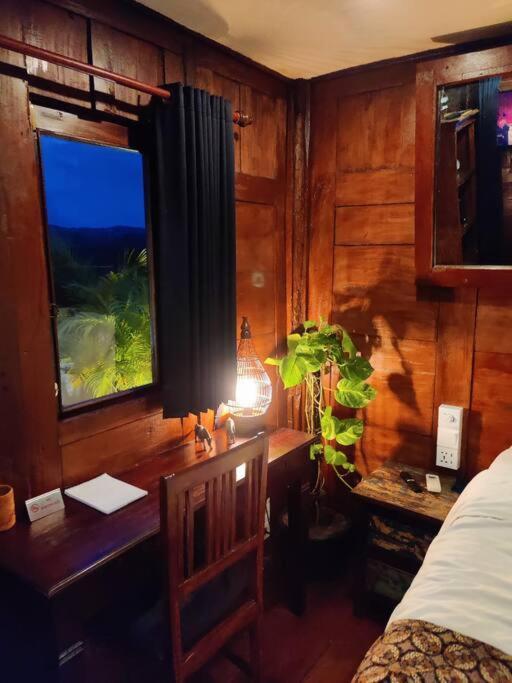 The Hidden Escapes Bingin- Sunset Rooftop Wood House With Ocean View & Private Kitchen ウルワツ エクステリア 写真